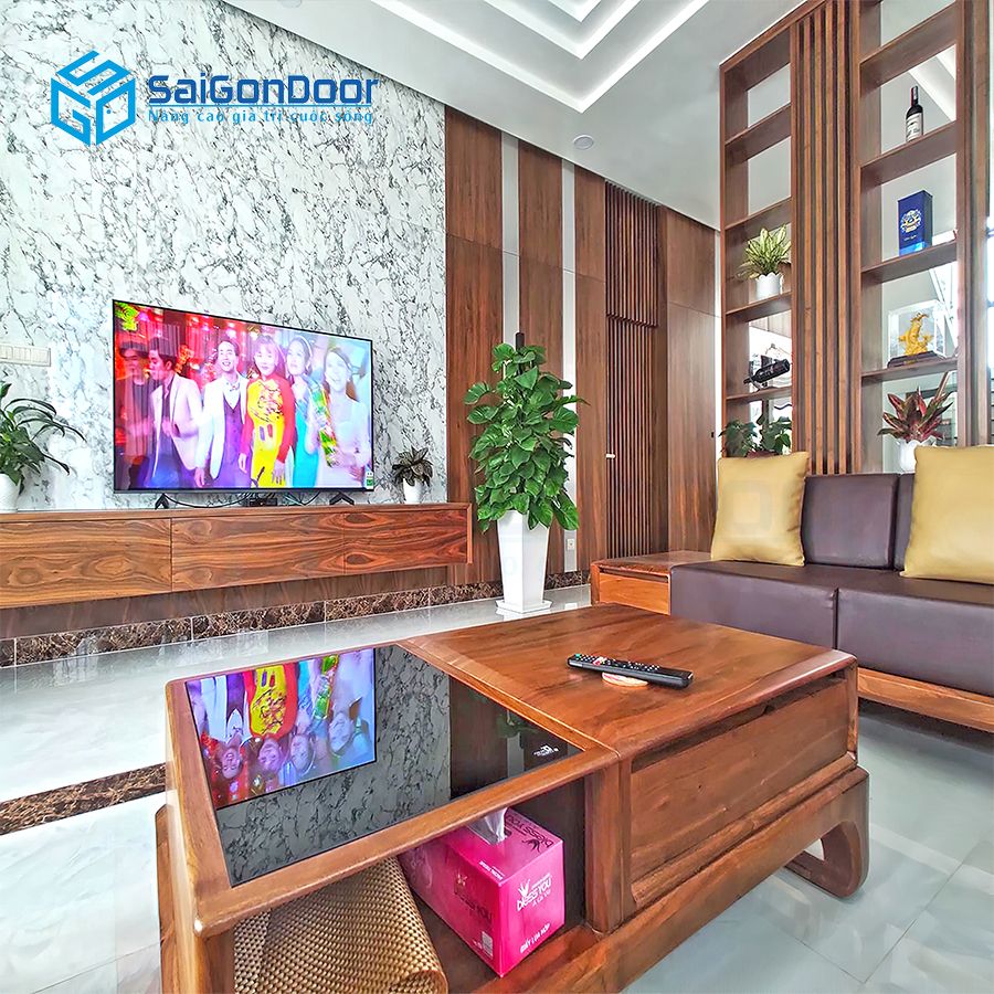 Lựa chọn kệ tivi có màu sắc cần tương đồng và hài hoà với cầu thang cũng như các nội thất khách trong căn phòng khách